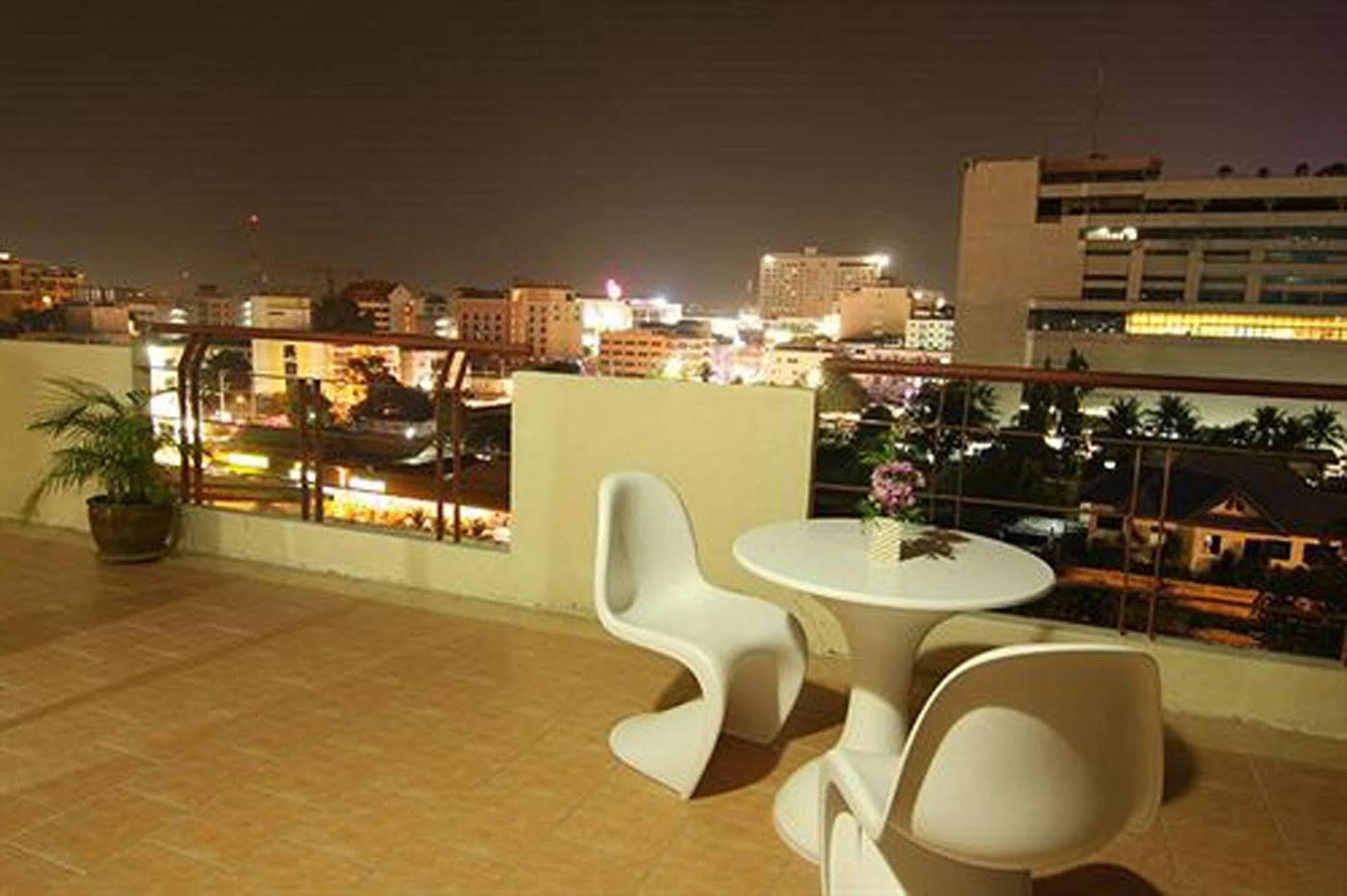 Eastiny Residence Hotel Pattaya Exterior foto